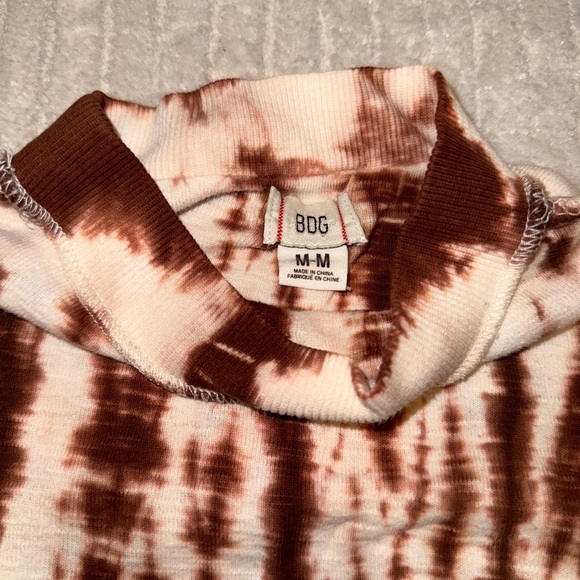 Urban Outfitters Crop tee - Picture 2 of 6